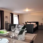 Weincafe Korkenzieher بيت للعطل