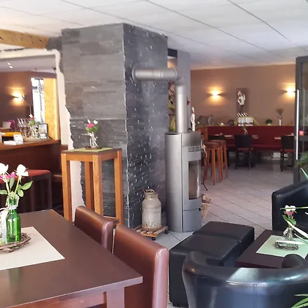 Weincafe Korkenzieher Tatil Evi Briedel