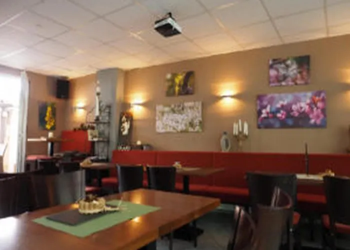 Weincafe Korkenzieher * Briedel